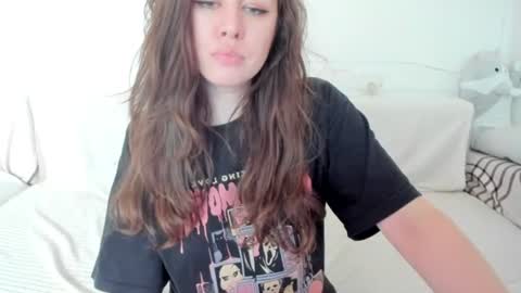 Snapshot of lil_foxy999 chatting on 06.23.26 Alisa online show from 06.23.26