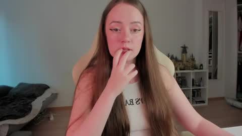 Snapshot of lil_happiness chatting on 05.08.26 for free registration 3 online show from 05.08.26