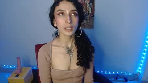 Lisaa online show from 12.18.24