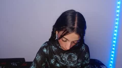 Lisaa online show from 02.27.25