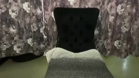 Snapshot of lil_momma422 chatting on 11.01.25 MOMMA LUV online show from 11.01.25