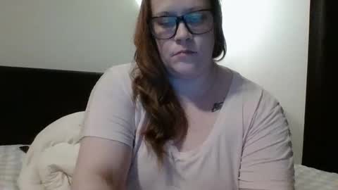 lil_nelli8 online show from 12.12.24