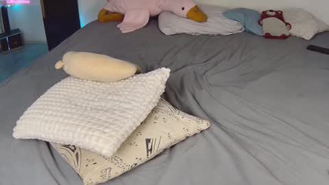 Snapshot of lil_nessa chatting on 02.24.25 Nessa Greyrat if u like me tip 25 tk and put online show from 02.24.25