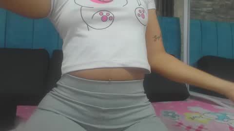 Snapshot of lil_rose2006 chatting on 10.08.25 lil_rose2006 online show from 10.08.25