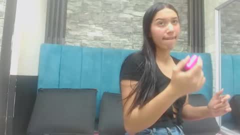 Snapshot of lil_rose2006 chatting on 11.10.25 lil_rose2006 online show from 11.10.25