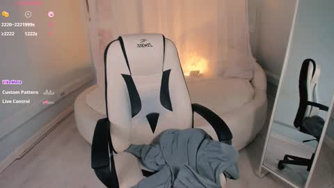 Snapshot of lil_stephanie chatting on 10.24.25 YOUR LIL STEPHANIE online show from 10.24.25