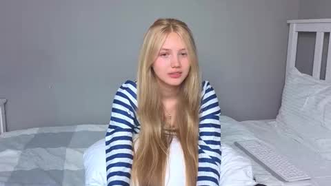 Snapshot of lil_tasty33 chatting on 09.24.25 Emma online show from 09.24.25