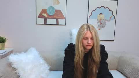 Snapshot of lil_tasty33 chatting on 09.25.25 Emma online show from 09.25.25