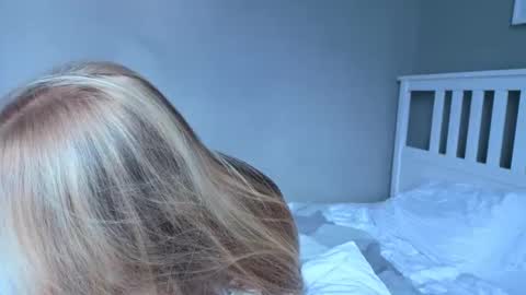 Snapshot of lil_tasty33 chatting on 10.03.25 Emma online show from 10.03.25