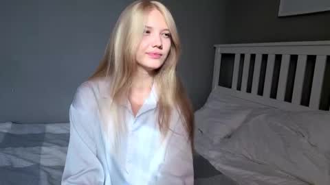 Snapshot of lil_tasty33 chatting on 10.05.25 Emma online show from 10.05.25