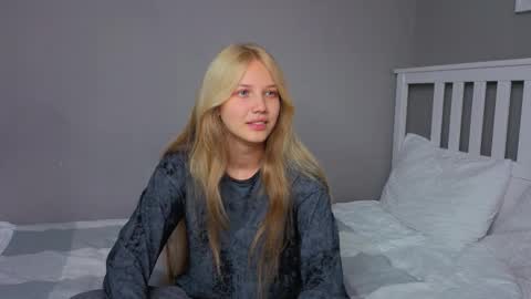 Snapshot of lil_tasty33 chatting on 10.13.25 Emma online show from 10.13.25