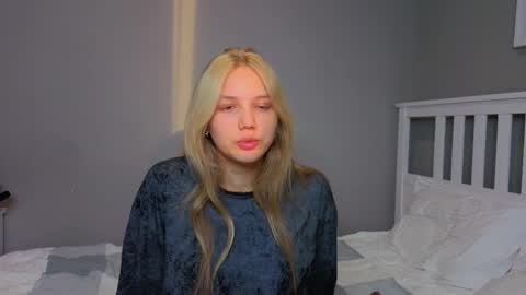 Snapshot of lil_tasty33 chatting on 10.14.25 Emma online show from 10.14.25