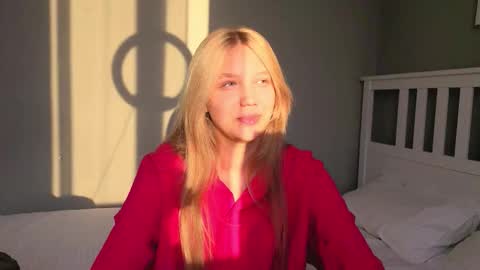 Snapshot of lil_tasty33 chatting on 10.22.25 Emma online show from 10.22.25