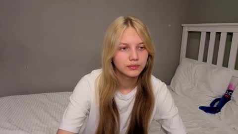 Snapshot of lil_tasty33 chatting on 10.30.25 Emma online show from 10.30.25