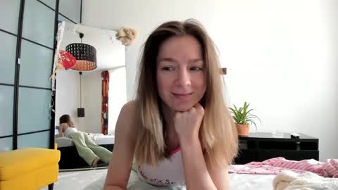 Snapshot of lil_uff chatting on 05.05.26 aka princessmaya online show from 05.05.26
