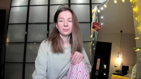 Snapshot of lil_uff chatting on 05.19.26 aka princessmaya online show from 05.19.26