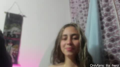 Snapshot of lila_herz chatting on 01.01.25 Ren online show from 01.01.25