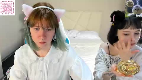 Snapshot of lilac_muse chatting on 06.11.26 Lili online show from 06.11.26
