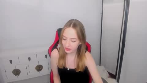 Snapshot of liladesire chatting on 01.28.25 LiliaDesire online show from 01.28.25