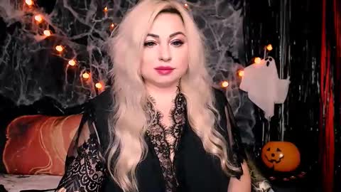 LilaShiny online show from 10.29.25