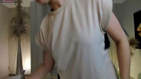 Snapshot of lilawest chatting on 10.06.25 Lila West online show from 10.06.25