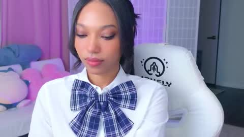 Snapshot of lileviemarie chatting on 02.21.26 evie online show from 02.21.26