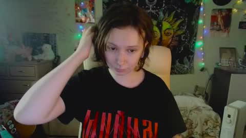 Snapshot of lileyfoxxx chatting on 09.25.25 Lil online show from 09.25.25