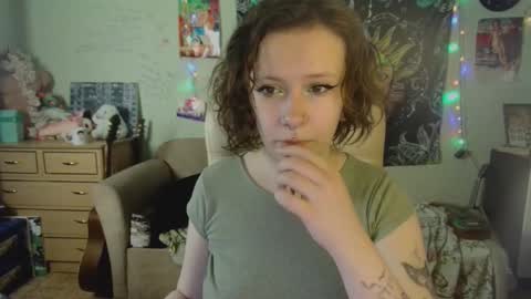 Snapshot of lileyfoxxx chatting on 10.01.25 Lil online show from 10.01.25