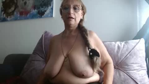 Snapshot of lilhy_mcfly chatting on 05.20.26 lilieth online show from 05.20.26