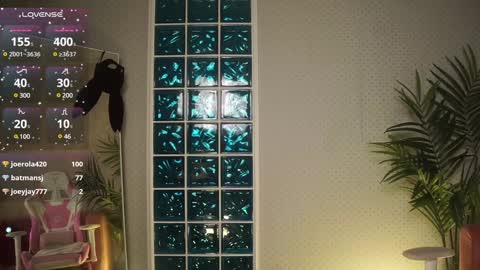 Snapshot of lili_01 chatting on 12.10.24 Lili online show from 12.10.24