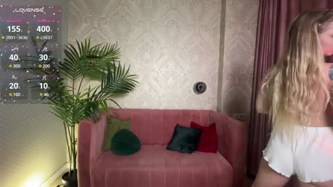 Snapshot of lili_01 chatting on 12.26.24 Lili online show from 12.26.24