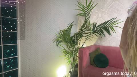 Snapshot of lili_01 chatting on 01.07.25 Lili online show from 01.07.25