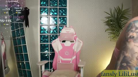 Snapshot of lili_01 chatting on 01.28.25 Lili online show from 01.28.25