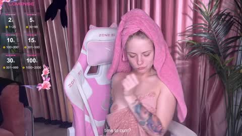 Snapshot of lili_01 chatting on 09.16.25 Lili online show from 09.16.25