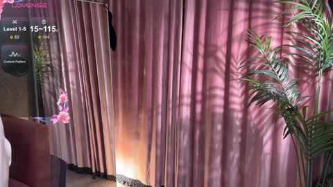 Snapshot of lili_01 chatting on 09.21.25 Lili online show from 09.21.25