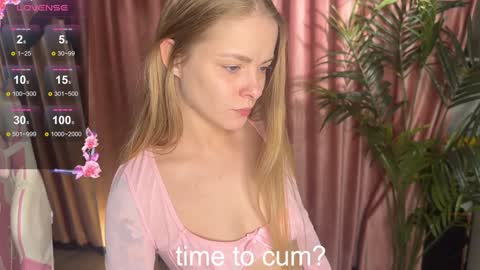 Snapshot of lili_01 chatting on 09.30.25 Lili online show from 09.30.25