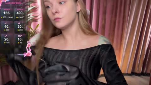 Snapshot of lili_01 chatting on 11.08.25 Lili online show from 11.08.25