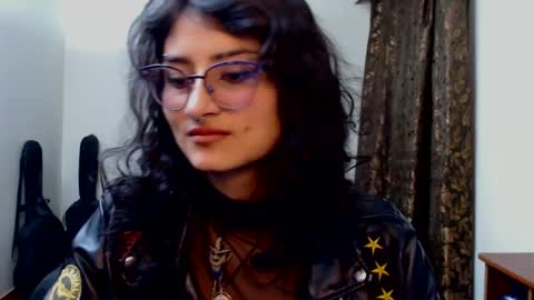 Snapshot of lili_clan chatting on 09.13.25 lili_clan online show from 09.13.25