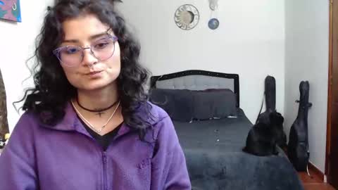 Snapshot of lili_clan chatting on 09.17.25 lili_clan online show from 09.17.25