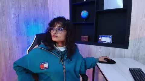 Snapshot of lili_clan chatting on 10.01.25 lili_clan online show from 10.01.25