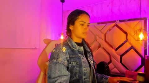 Snapshot of lili_evanss chatting on 10.27.25 lili_evanss online show from 10.27.25