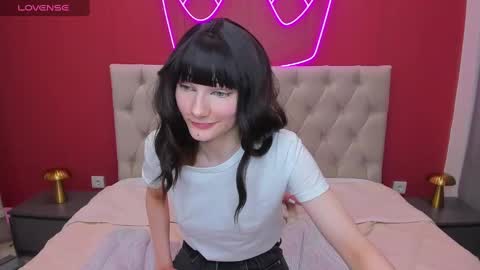 Lilli  follow me kiss online show from 02.28.25
