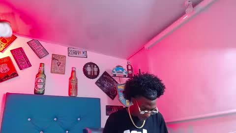 Snapshot of lili_roussi chatting on 10.16.25 lili_roussi online show from 10.16.25