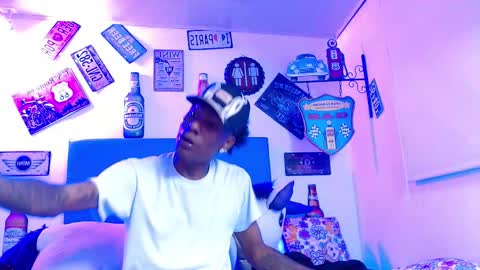 Snapshot of lili_roussi chatting on 10.21.25 lili_roussi online show from 10.21.25