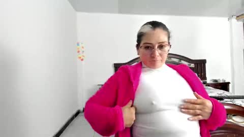 Snapshot of lilia344965 chatting on 12.04.24 liliamilf online show from 12.04.24