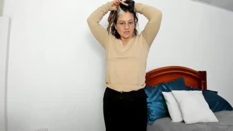 Snapshot of lilia344965 chatting on 10.07.25 liliamilf online show from 10.07.25