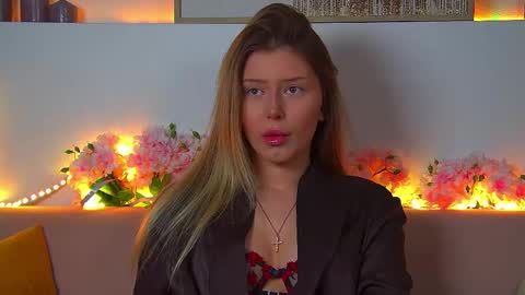 Mia online show from 02.16.25