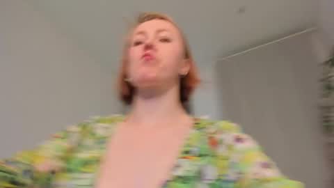 Snapshot of lilian_kroft chatting on 04.25.26 LIL online show from 04.25.26