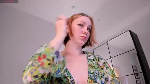 Snapshot of lilian_kroft chatting on 05.07.26 LIL online show from 05.07.26