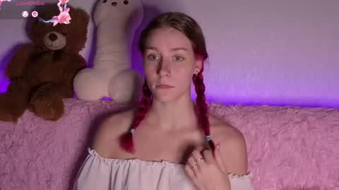 Snapshot of lilianlahot chatting on 07.18.26 Lilly online show from 07.18.26
